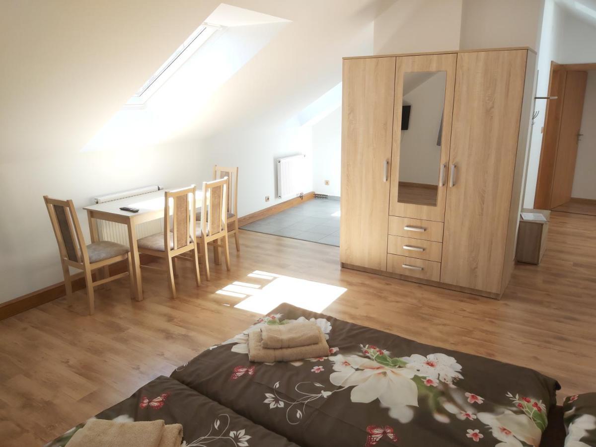 Apartmany Na Valse Susice Bagian luar foto